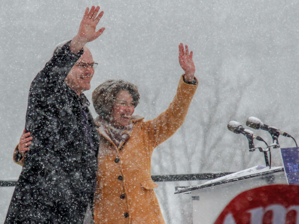 Amy Klobuchar announces running for President 2020, Snowy, Freezing conditions.